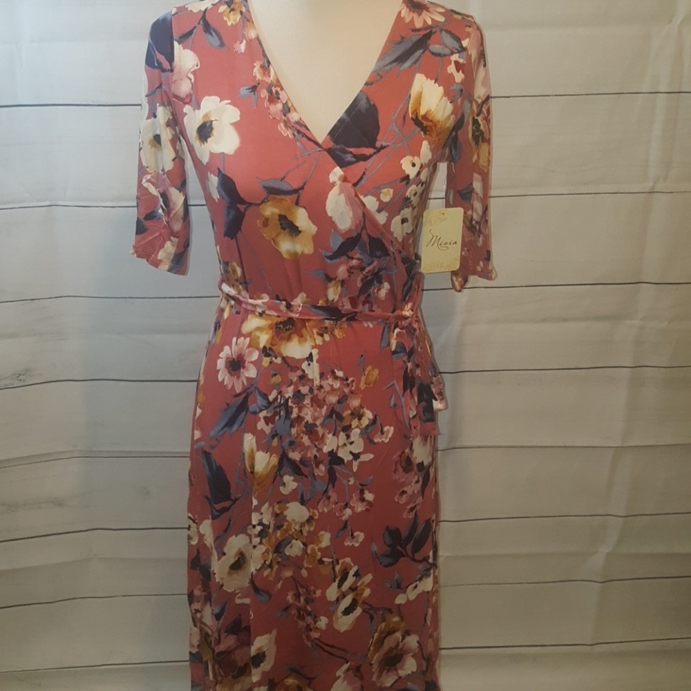 Last 2!! Sale! Pink Floral Tied Dress - Picture 3 of 4